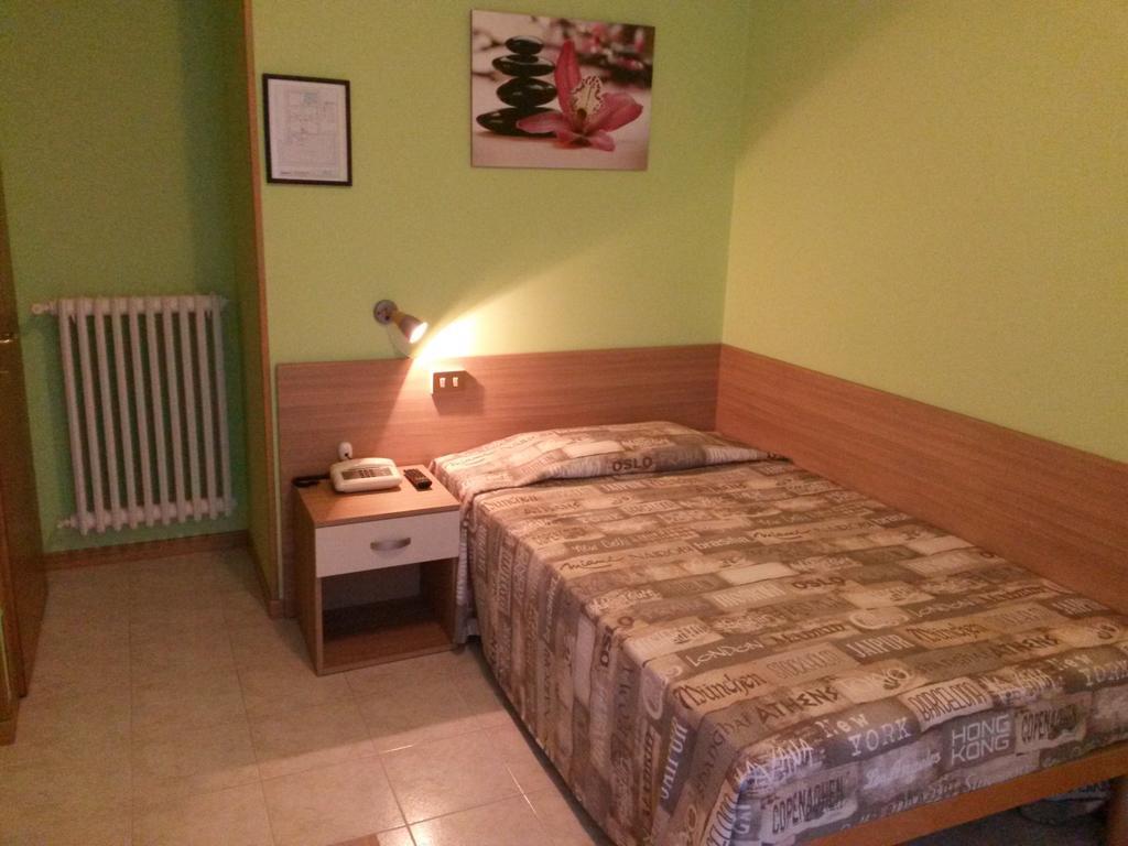 Albergo Esperia Tabiano Terme Oda fotoğraf